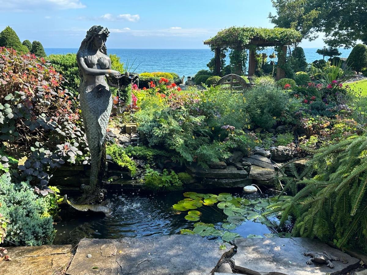 The Wind In The Willows - Luxury Lakefront Oasis Bed and Breakfast Cobourg Eksteriør billede